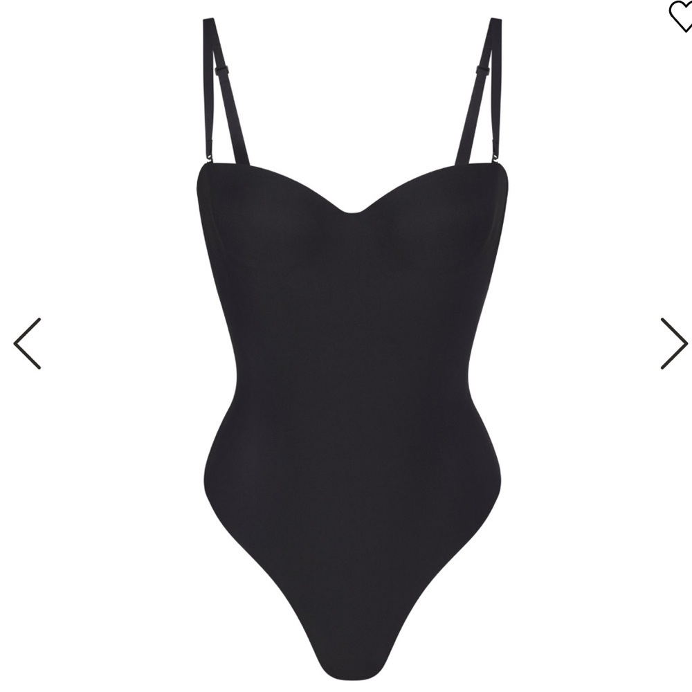 SKIMS BODY
UNDERWIRE THONG BODYSUIT